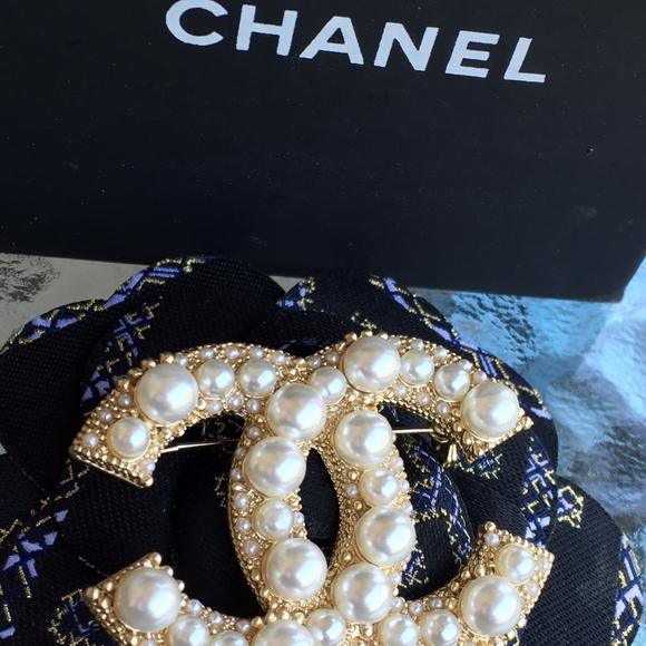 Chanel Brooch Pearls Authentic - Picture 3 of 5